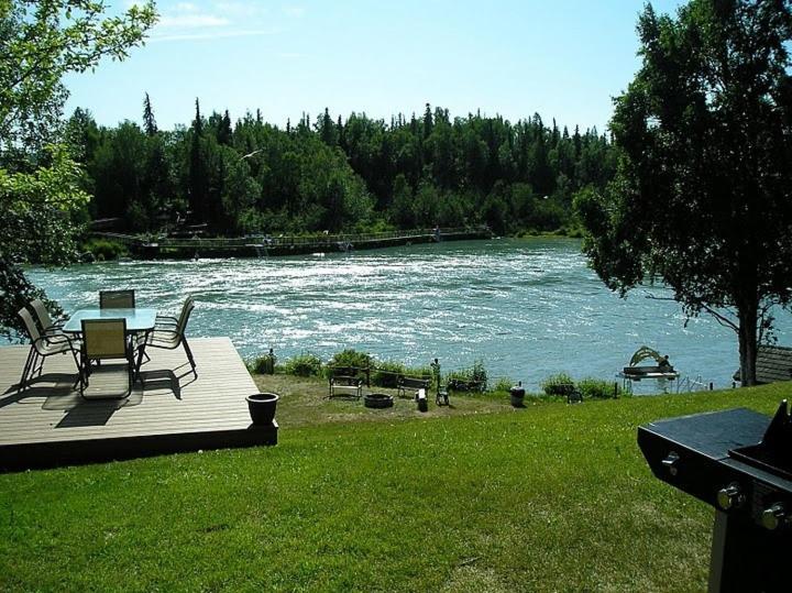 Kenai River Lodge Солдотна Екстериор снимка